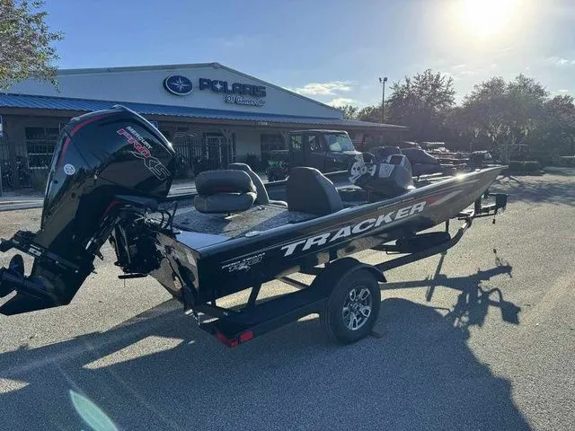 Slide: The Image of Tracker Pro Team 190 2026 - 6