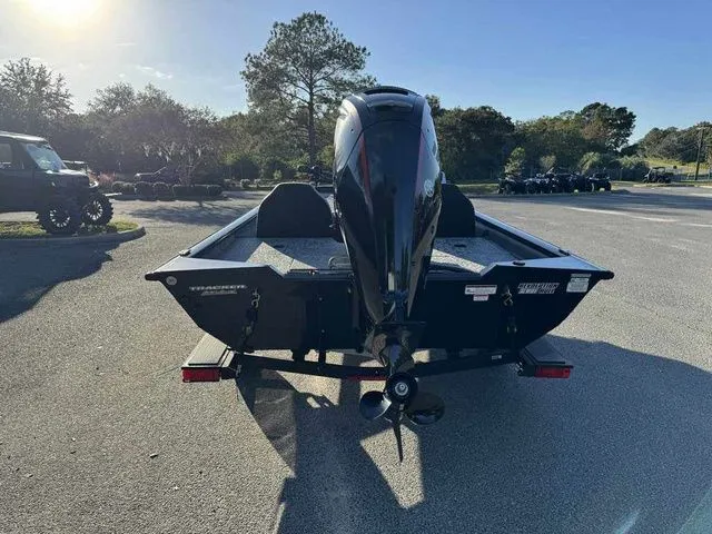 Slide: The Image of Tracker Pro Team 190 2026 - 7