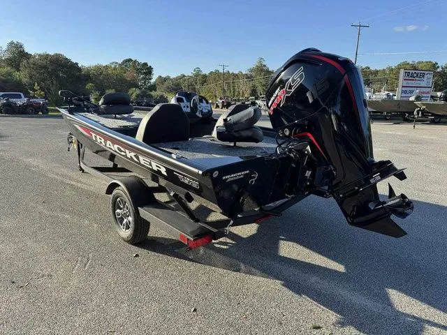 Slide: The Image of Tracker Pro Team 190 2026 - 8