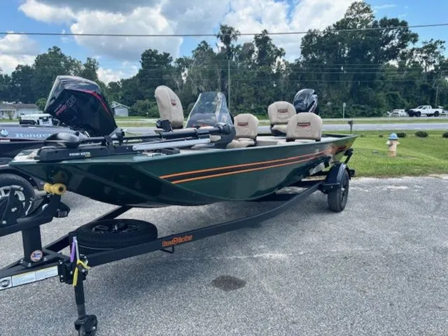 Slide: The Image of Tracker Bass Tracker Classic Limited 2026 - 3