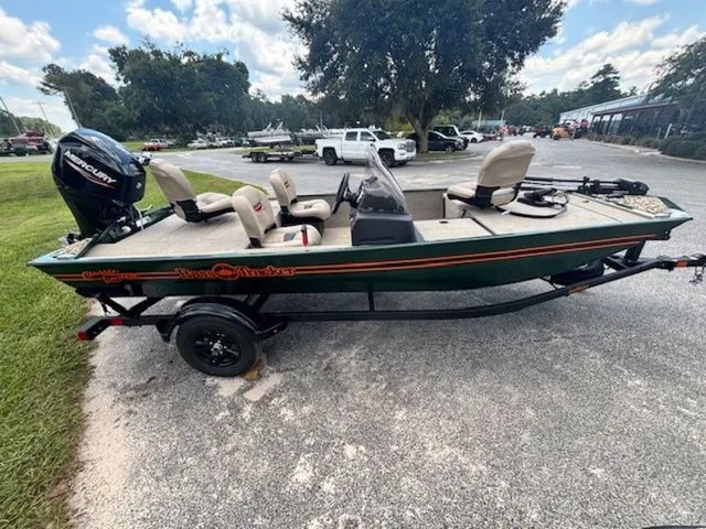 Slide: The Image of Tracker Bass Tracker Classic Limited 2026 - 5