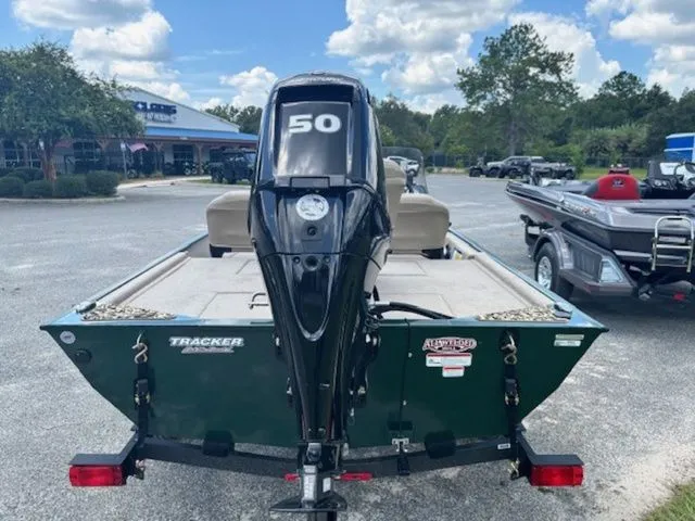 Slide: The Image of Tracker Bass Tracker Classic Limited 2026 - 7