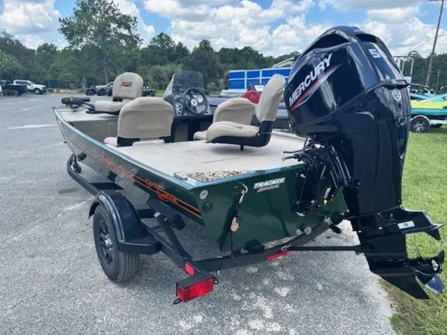 Slide: The Image of Tracker Bass Tracker Classic Limited 2026 - 8