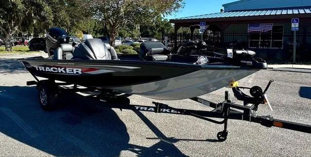 Slide: The Image of Tracker Pro Team 175 2026 - 4