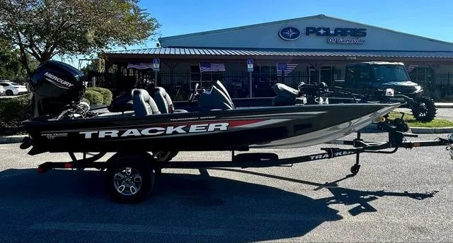 Slide: The Image of Tracker Pro Team 175 2026 - 5