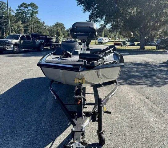 Slide: The Image of Tracker Pro 170 2026 - 3