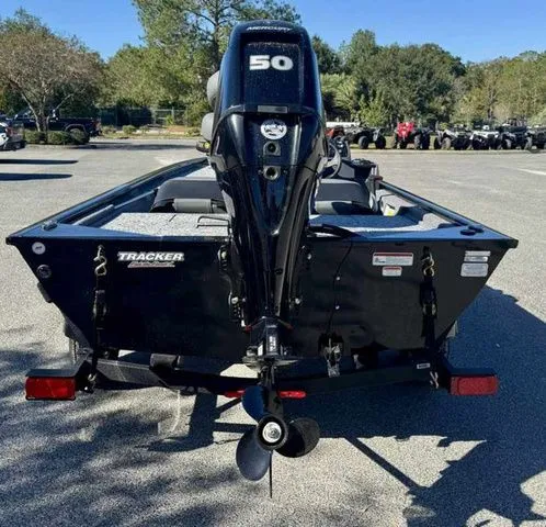 Slide: The Image of Tracker Pro 170 2026 - 7