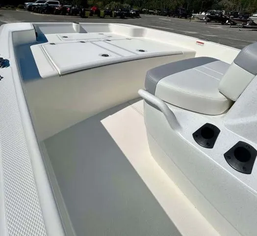 Slide: The Image of Mako Pro Skiff 15 CC 2026 - 11