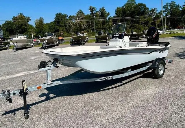 Slide: The Image of Mako Pro Skiff 15 CC 2026 - 2