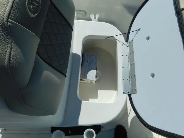 Slide: The Image of Key West 1720 Center Console 2025 - 9
