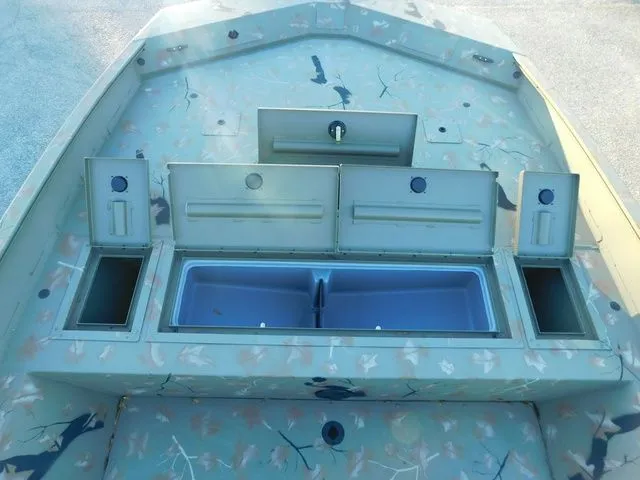 Slide: The Image of Tracker Grizzly 2072 CC 2024 - 13