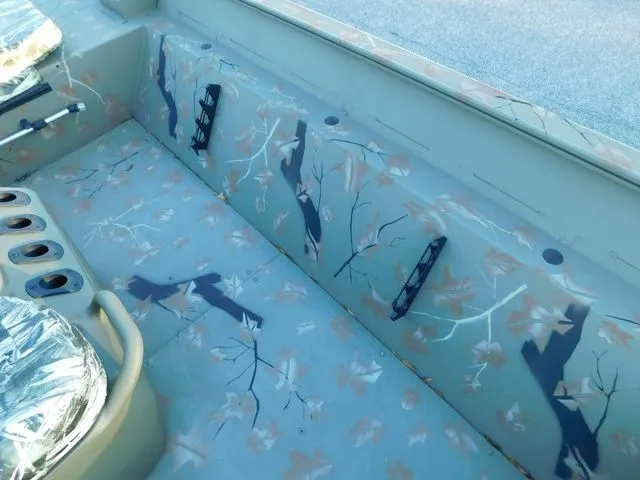 Slide: The Image of Tracker Grizzly 2072 CC 2024 - 14