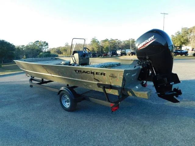 Slide: The Image of Tracker Grizzly 2072 CC 2024 - 5