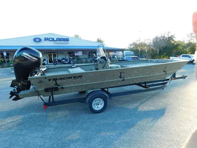 Slide: The Image of Tracker Grizzly 2072 CC 2024 - 7