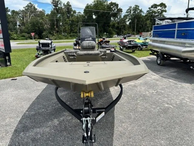 Slide: The Image of Tracker Grizzly 1860 CC 2026 - 3