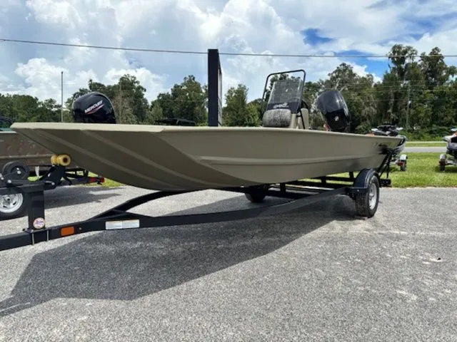 Slide: The Image of Tracker Grizzly 1860 CC 2026 - 4