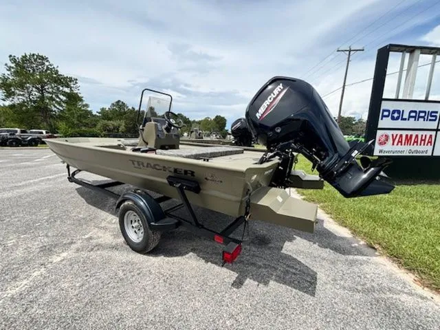 Slide: The Image of Tracker Grizzly 1860 CC 2026 - 6