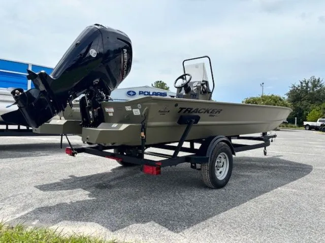 Slide: The Image of Tracker Grizzly 1860 CC 2026 - 8