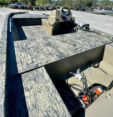 Slide: The Image of Tracker Grizzly 1648 SC 2026 - 10