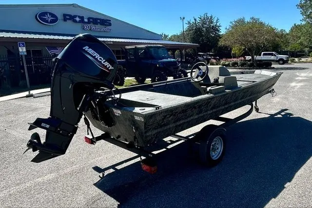 Slide: The Image of Tracker Grizzly 1648 SC 2026 - 6