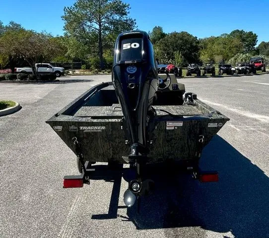 Slide: The Image of Tracker Grizzly 1648 SC 2026 - 7