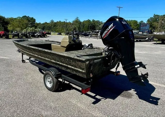 Slide: The Image of Tracker Grizzly 1648 SC 2026 - 8