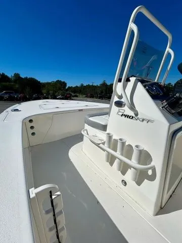 Slide: The Image of Mako 18 Pro Skiff 2026 - 11