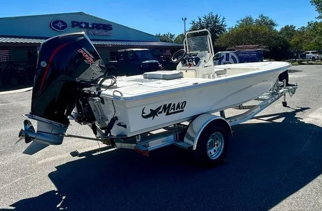 Slide: The Image of Mako 18 Pro Skiff 2026 - 6