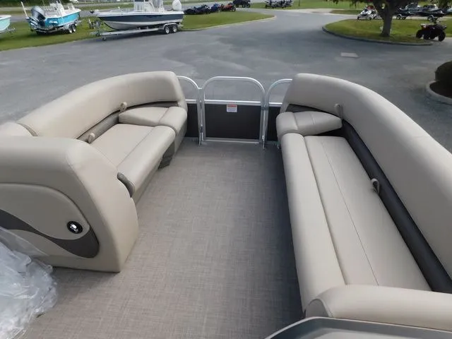 Slide: The Image of Sun Tracker Party Barge 18 DLX 2024 - 11