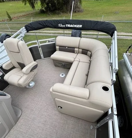 Slide: The Image of Sun Tracker Party Barge 20 DLX 2024 - 3