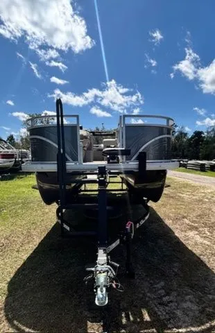 Slide: The Image of Sun Tracker Fishin' Barge 20 DLX 2025 - 3