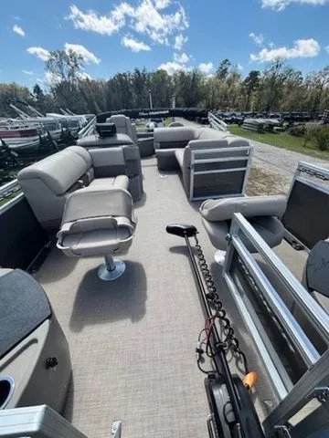 Slide: The Image of Sun Tracker Fishin' Barge 20 DLX 2025 - 7