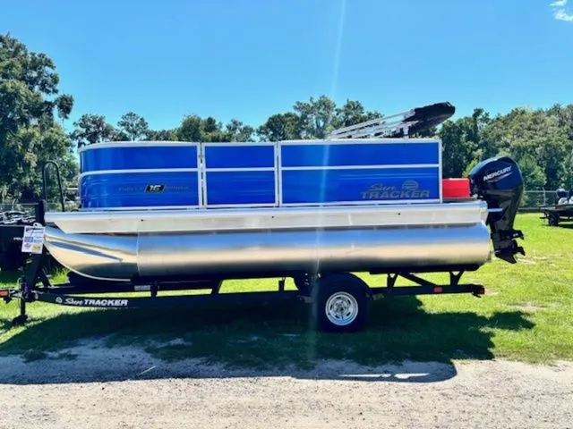 Slide: The Image of Sun Tracker Party Barge 16 DLX 2026 - 5