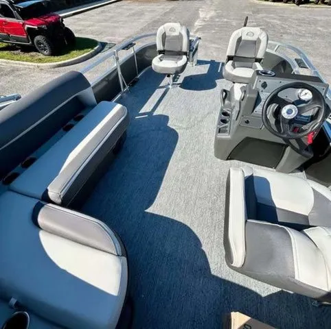 Slide: The Image of Sun Tracker Bass Buggy 16 XL Select 2026 - 10