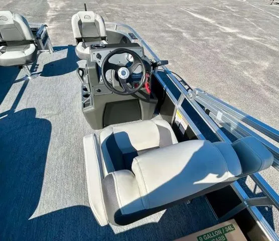 Slide: The Image of Sun Tracker Bass Buggy 16 XL Select 2026 - 11