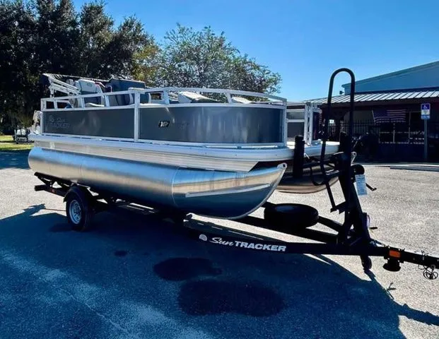 Slide: The Image of Sun Tracker Bass Buggy 16 XL Select 2026 - 4