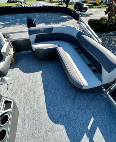 Slide: The Image of Sun Tracker Bass Buggy 16 XL Select 2026 - 9