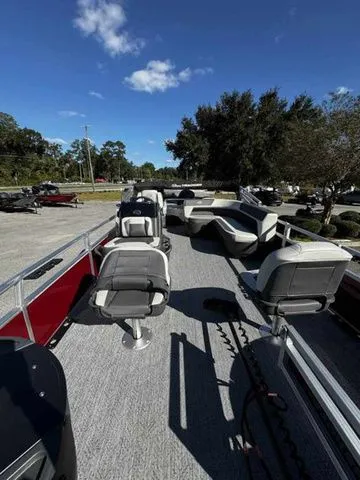 Slide: The Image of Sun Tracker Bass Buggy 18 DLX 2026 - 10