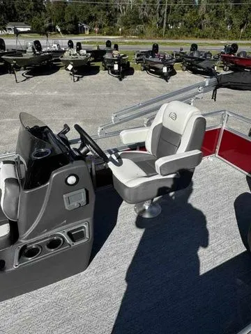 Slide: The Image of Sun Tracker Bass Buggy 18 DLX 2026 - 14