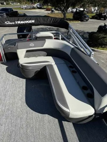 Slide: The Image of Sun Tracker Bass Buggy 18 DLX 2026 - 15