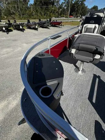 Slide: The Image of Sun Tracker Bass Buggy 18 DLX 2026 - 18