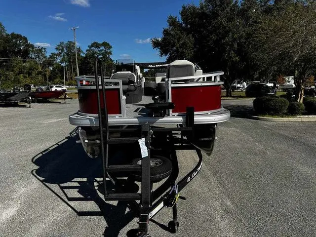 Slide: The Image of Sun Tracker Bass Buggy 18 DLX 2026 - 3