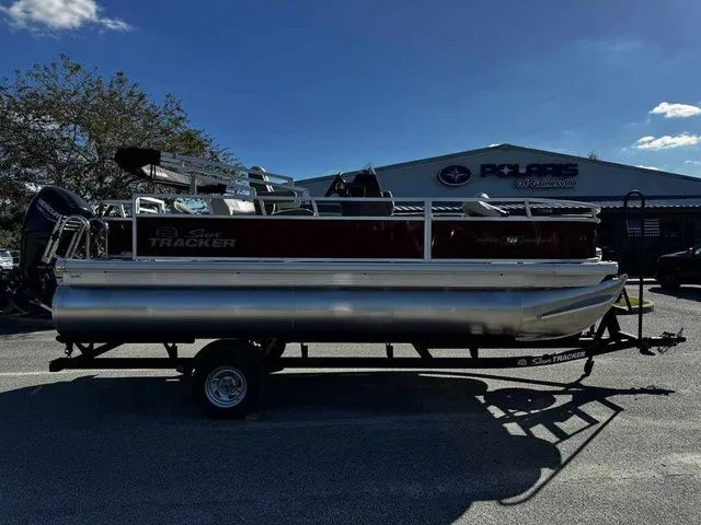 Slide: The Image of Sun Tracker Bass Buggy 18 DLX 2026 - 5