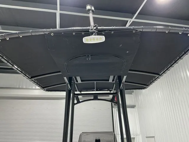 Slide: The Image of Piranha B2200 2023 - 14