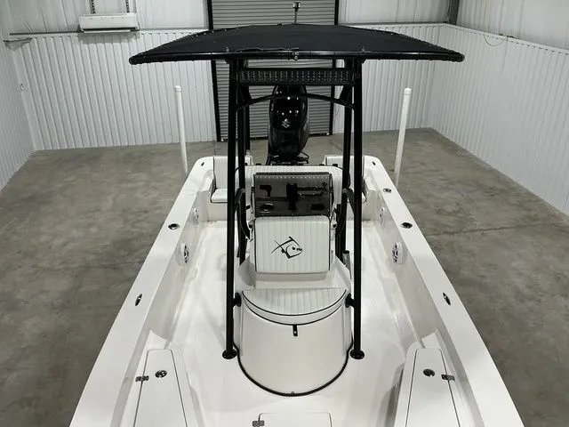 Slide: The Image of Piranha B2200 2023 - 15