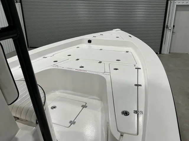 Slide: The Image of Piranha B2200 2023 - 17