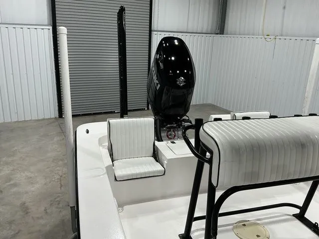 Slide: The Image of Piranha B2200 2023 - 18