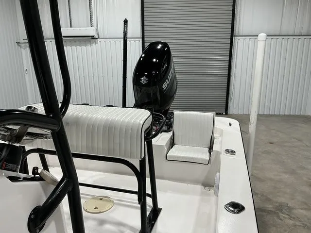 Slide: The Image of Piranha B2200 2023 - 19