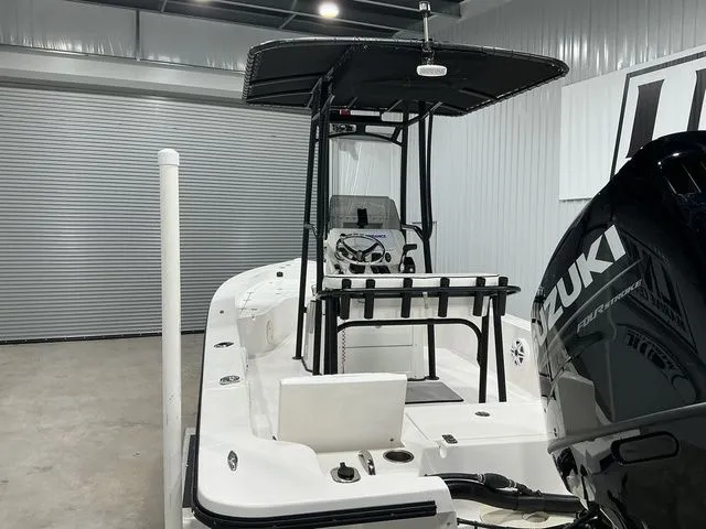 Slide: The Image of Piranha B2200 2023 - 21