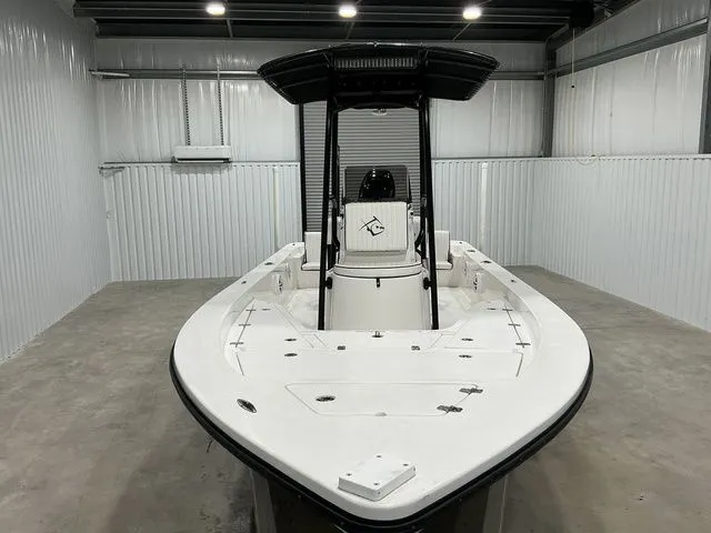 Slide: The Image of Piranha B2200 2023 - 6